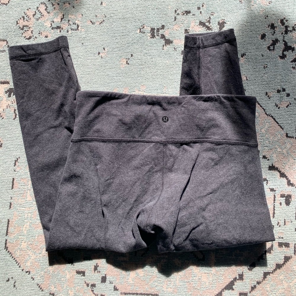 Grey cropped lulu leggings (hit under calf)
